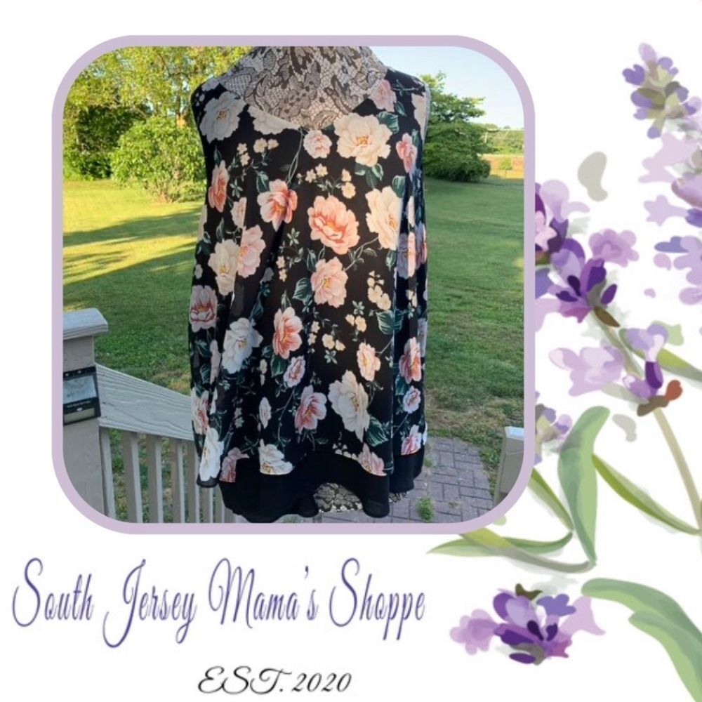Torrid Size 1 (14/16)  Black With Peachy Pink Florals Sleeveless  Blouse (C52)